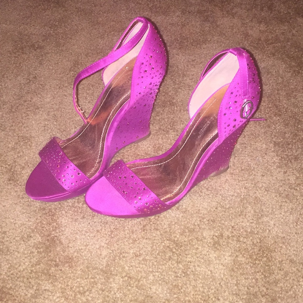 BCBGeneration wedges size 8 1/2